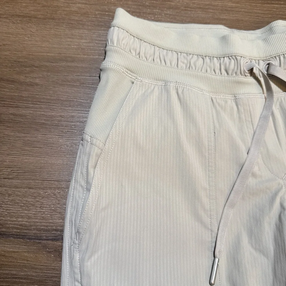 LULULEMON Dance Pant Studio Mid Rise Lined Crop  Size 2  25